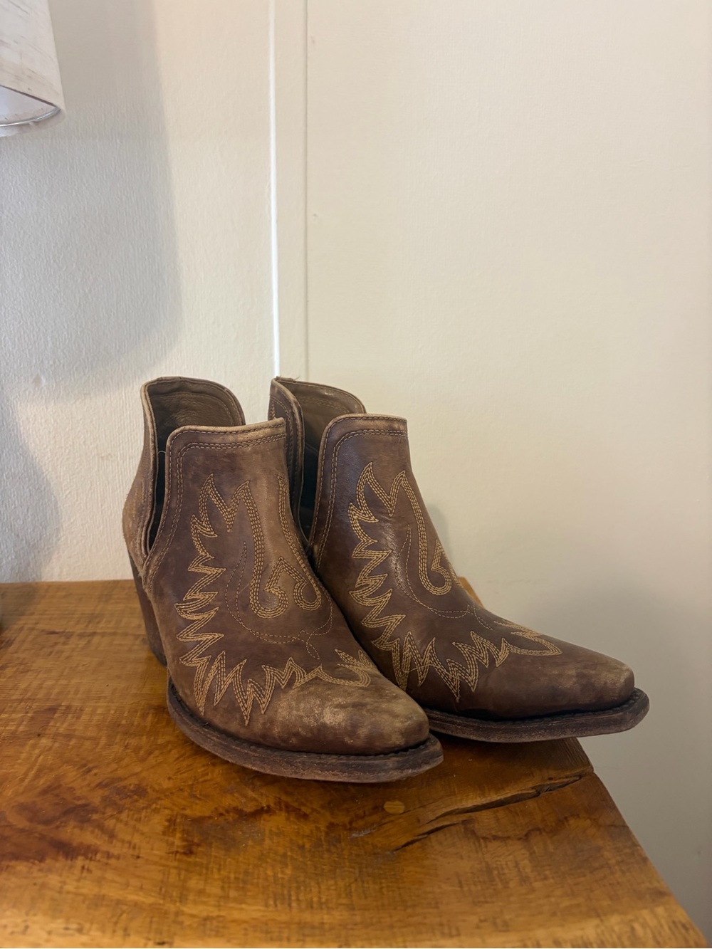 Ariat Dixon Booties - Picture 2 of 5